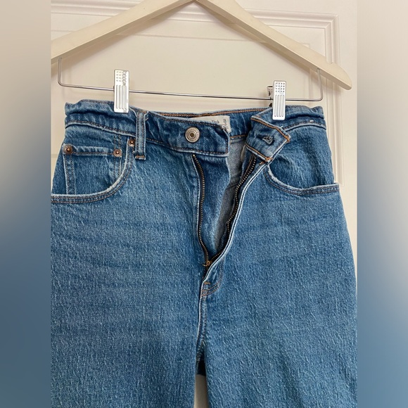 NWOT 90’s Straight Ultra High-Rise Abercrombie & Fitch Jeans - Picture 3 of 5